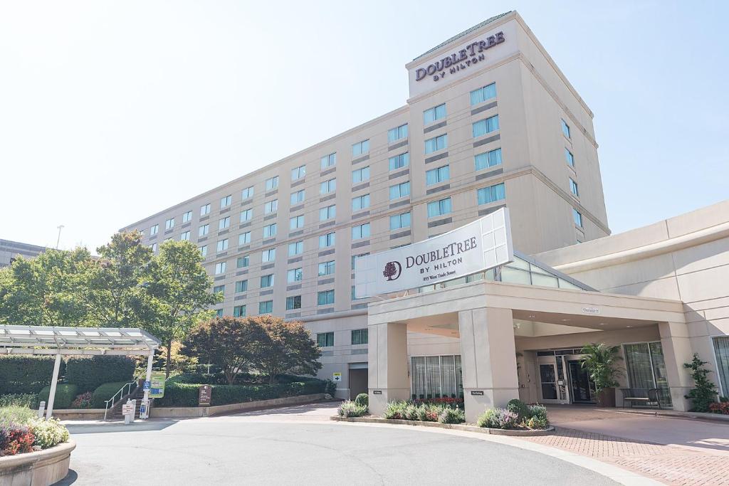 DoubleTree by Hilton Charlotte Gateway Village Main image 1